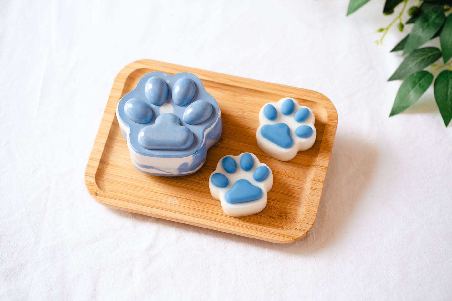 Set cadou lumânări parfumate în formă de lăbuță – Creație handmade pentru iubitorii de animale