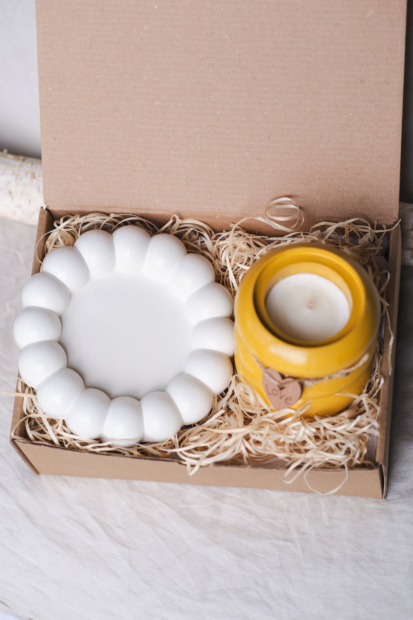Set cadou – tavă albă și lumânare parfumată din ceară naturală de soia
