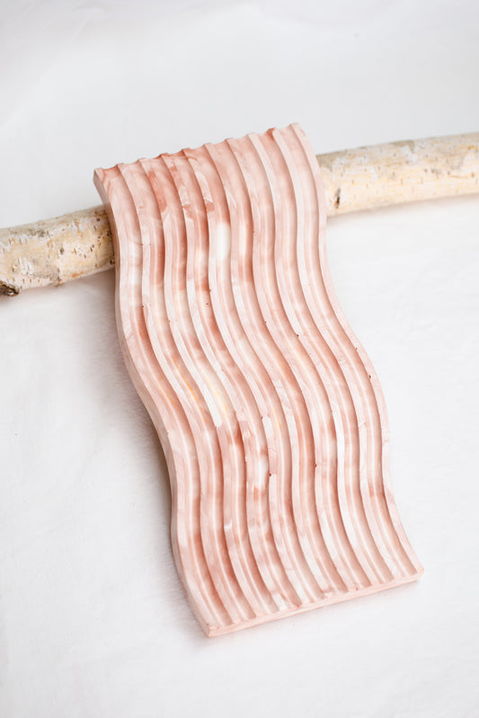 Tavă decorativă din praf ceramic – design ondulat modern, turnată manual