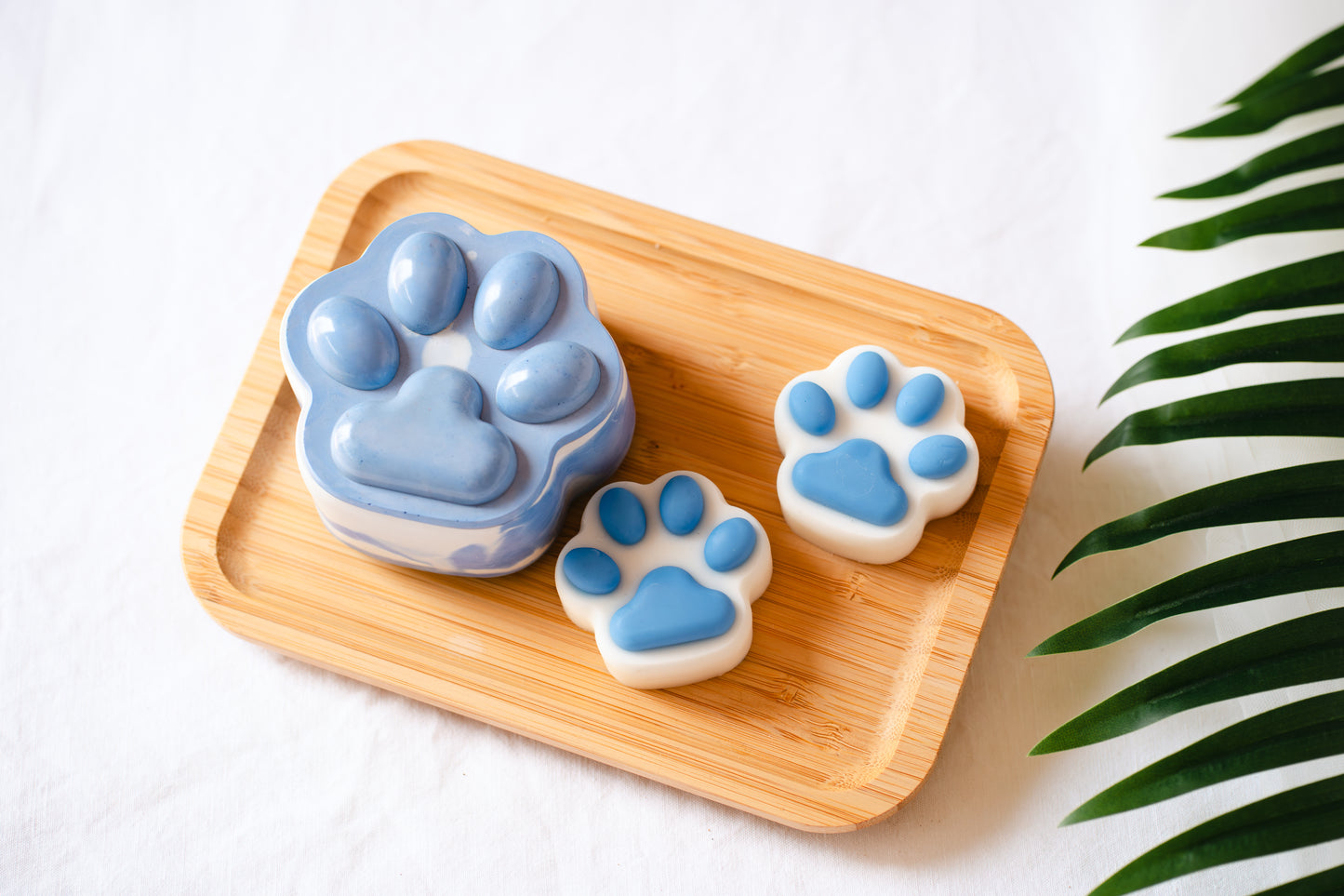 Set cadou lumânări parfumate în formă de lăbuță – Creație handmade pentru iubitorii de animale