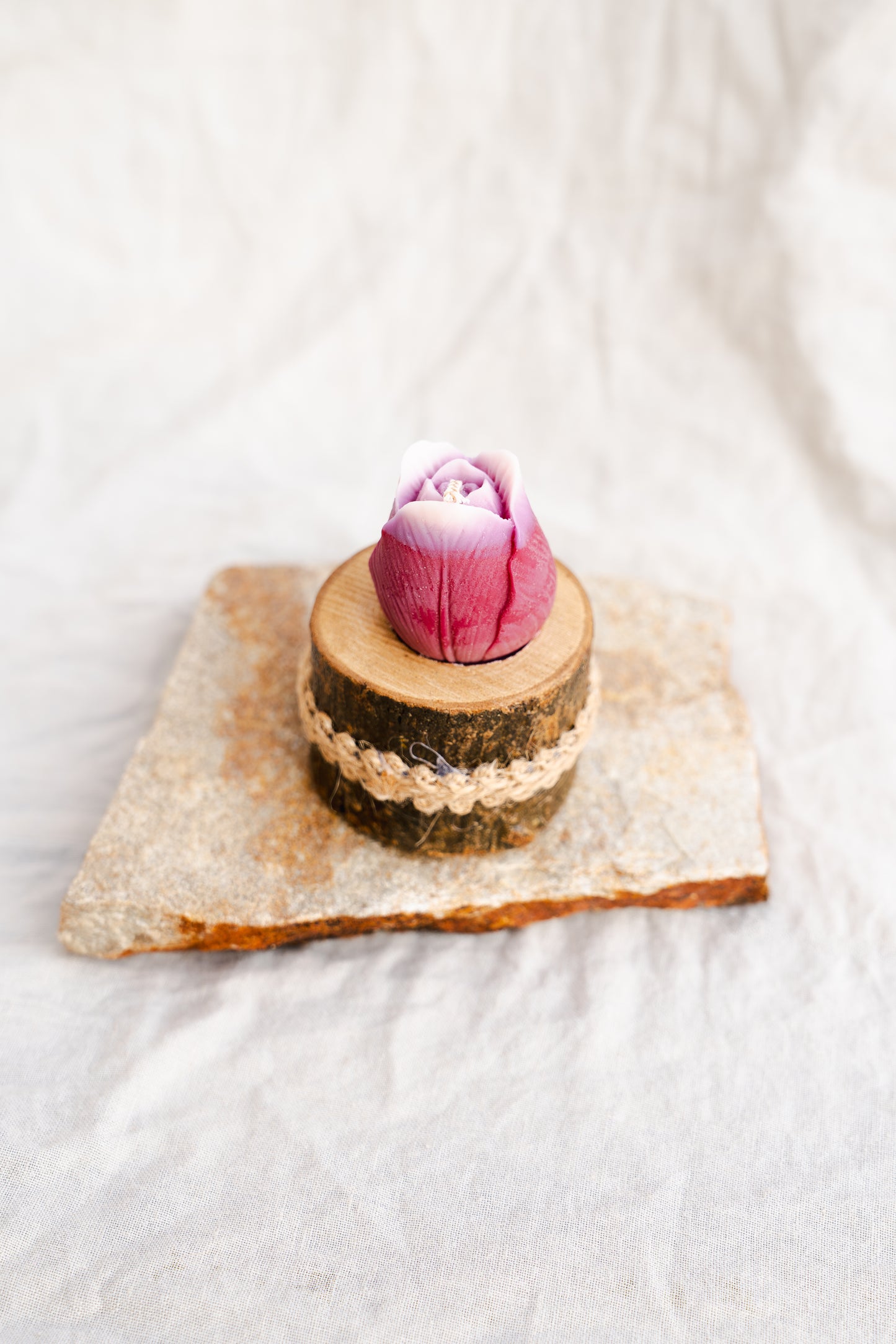 Mărturie de botez – Lumânare parfumată, în recipient de lemn cu scoarță