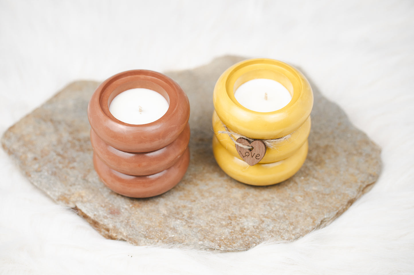 Lumânare parfumată din ceară de soia – recipient ceramic handmade, design minimalist