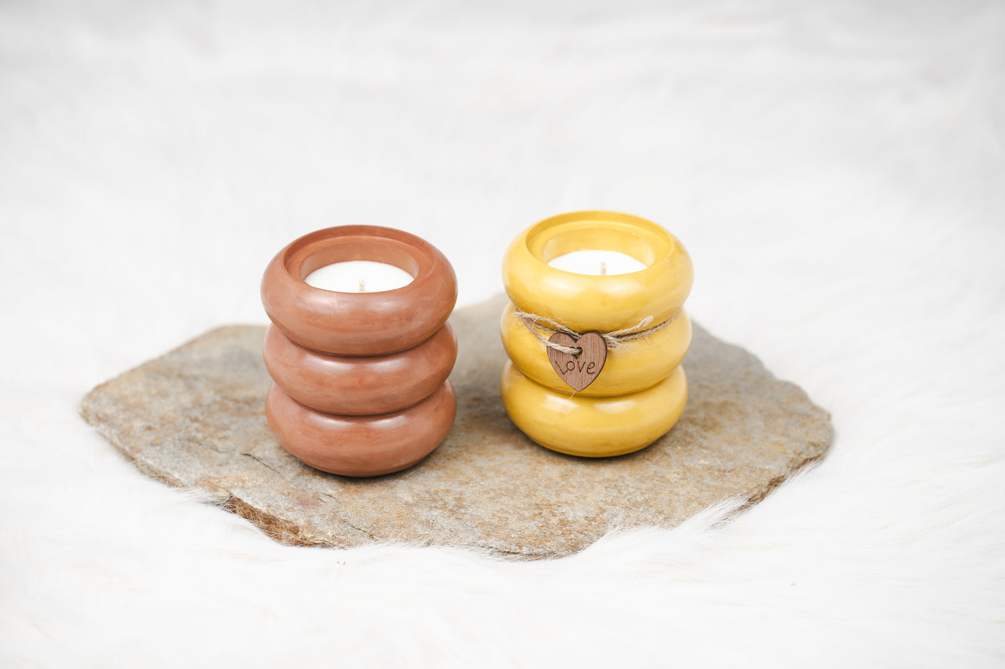 Lumânare parfumată din ceară de soia – recipient ceramic handmade, design minimalist