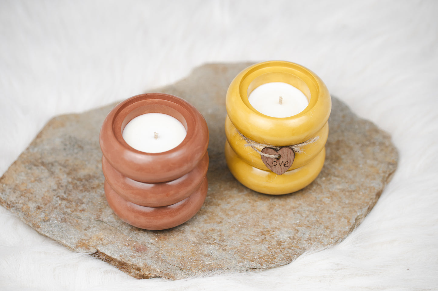 Lumânare parfumată din ceară de soia – recipient ceramic handmade, design minimalist