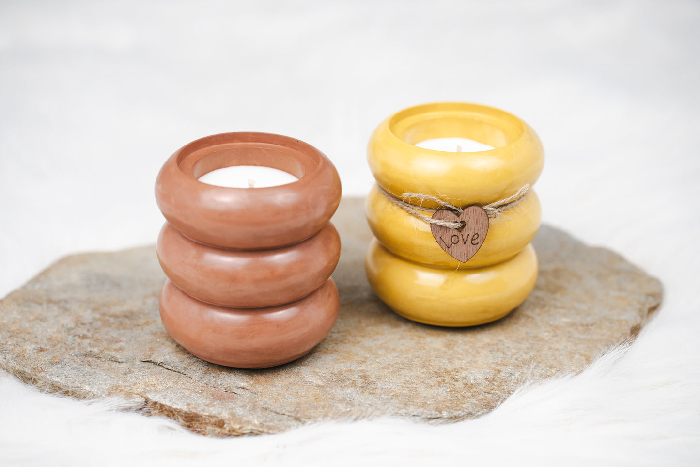 Lumânare parfumată din ceară de soia – recipient ceramic handmade, design minimalist