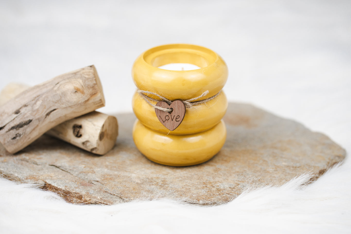 Lumânare parfumată din ceară de soia – recipient ceramic handmade, design minimalist