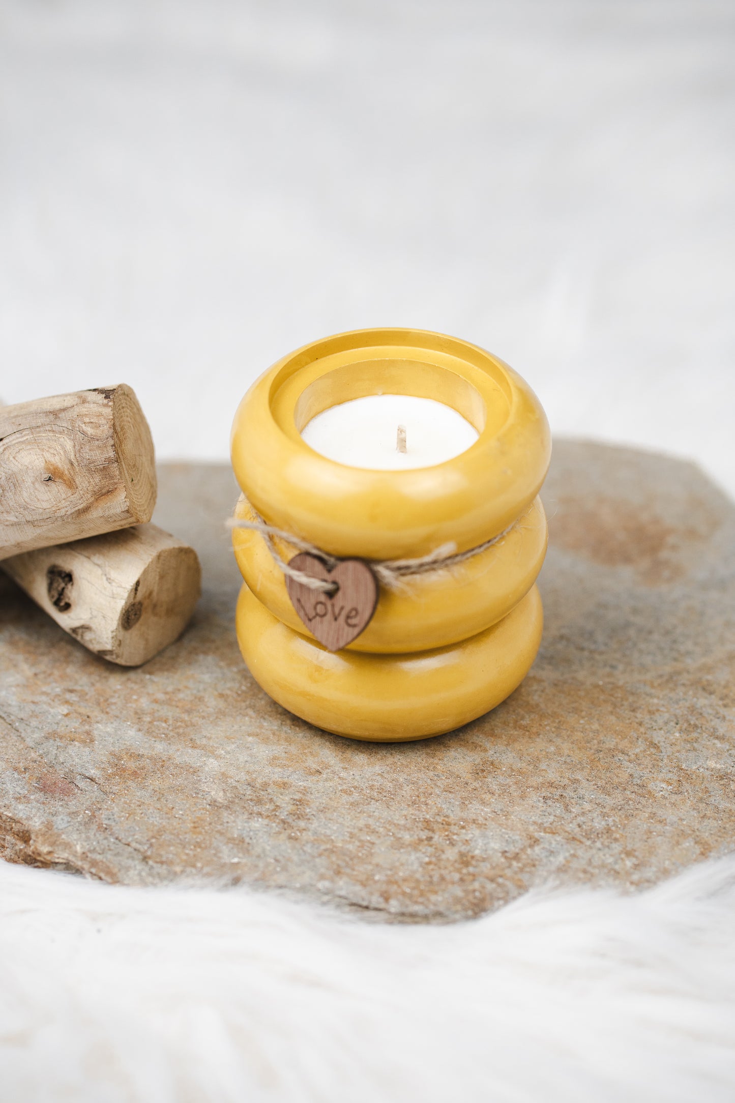 Lumânare parfumată din ceară de soia – recipient ceramic handmade, design minimalist