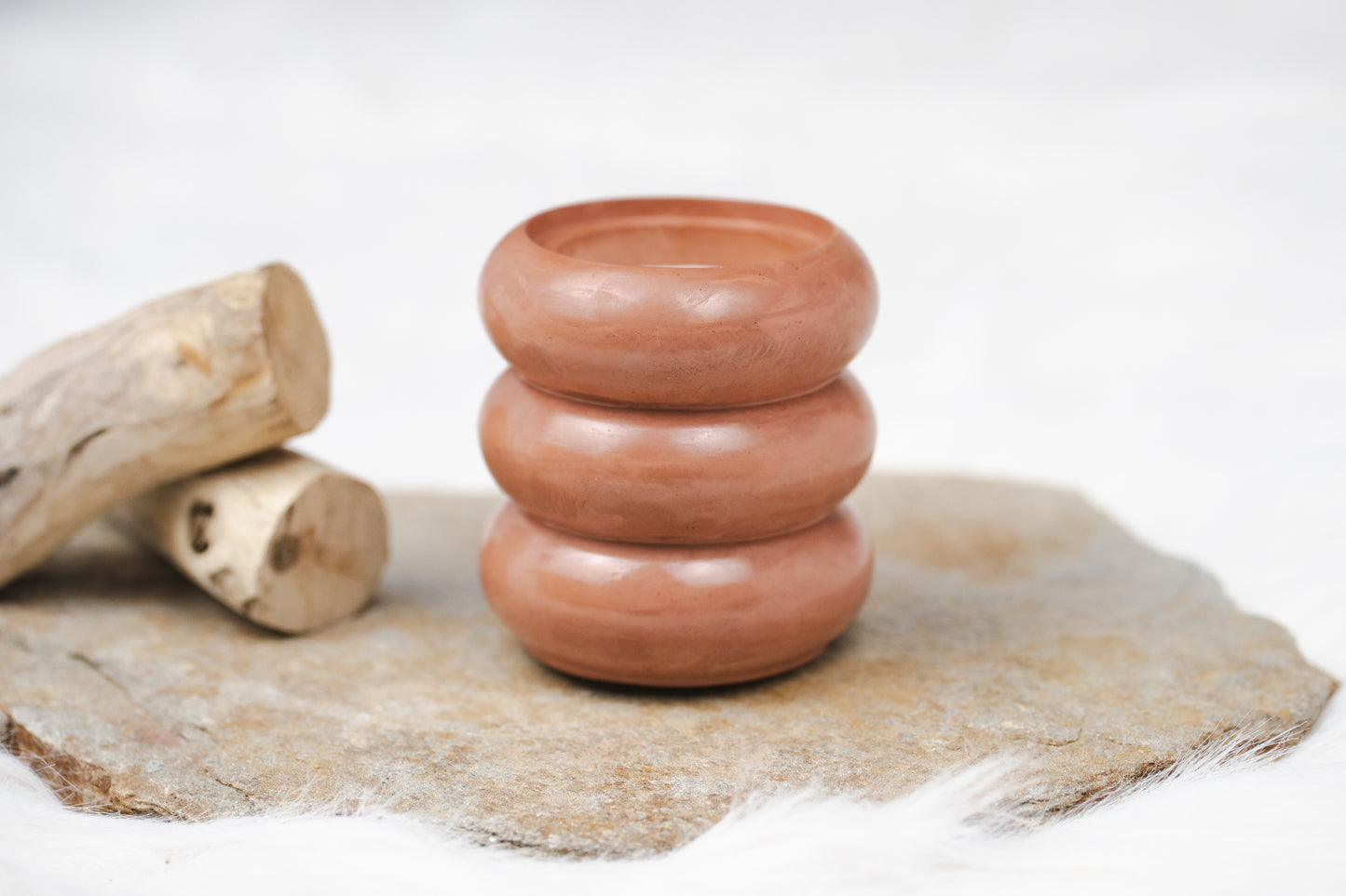 Lumânare parfumată din ceară de soia – recipient ceramic handmade, design minimalist