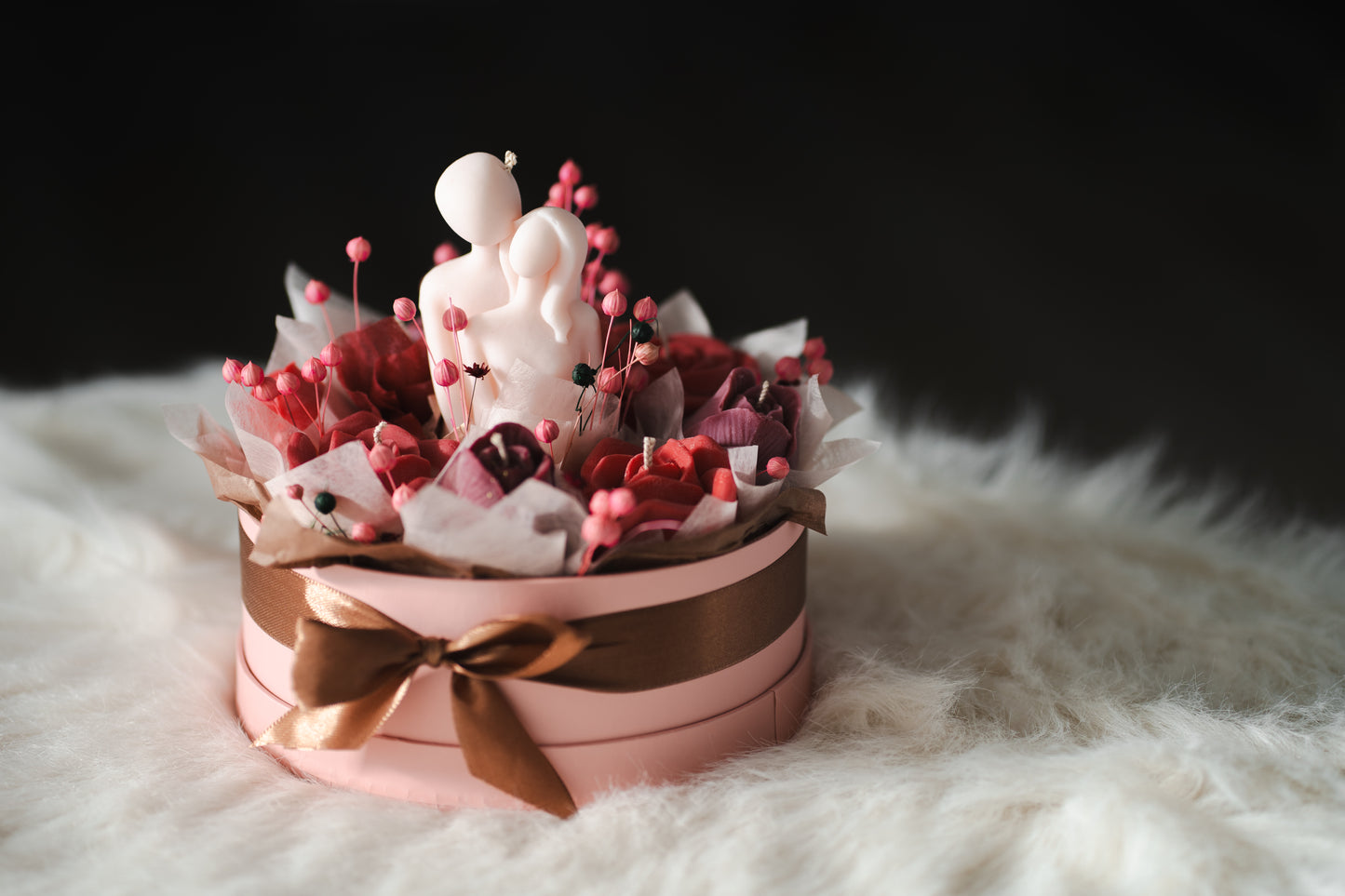 Buchet de flori în cutie cu lumânări parfumate handmade