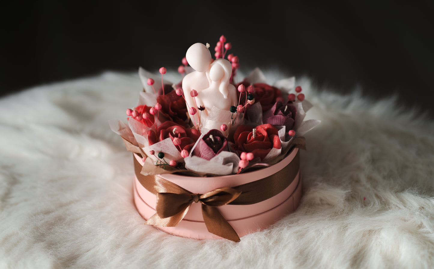 Buchet de flori în cutie cu lumânări parfumate handmade