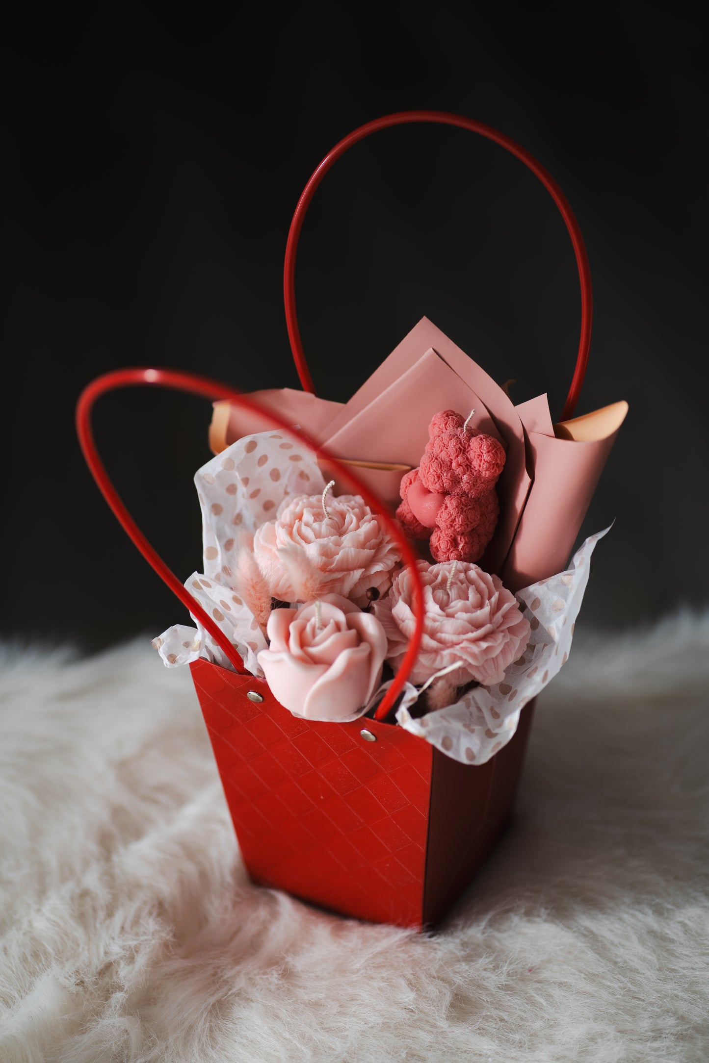 Buchet de flori în cutie tip poșetă cu lumânări parfumate handmade