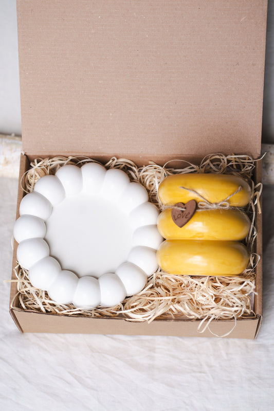 Set cadou – tavă albă și lumânare parfumată din ceară naturală de soia