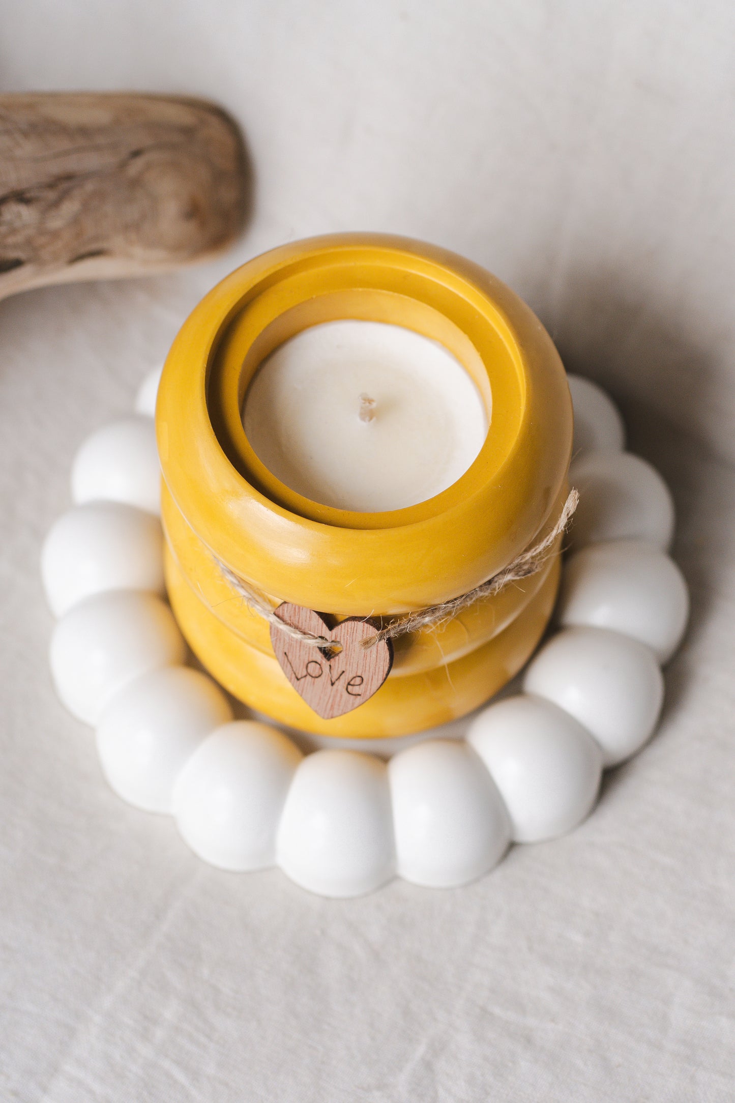 Set cadou – tavă albă și lumânare parfumată din ceară naturală de soia
