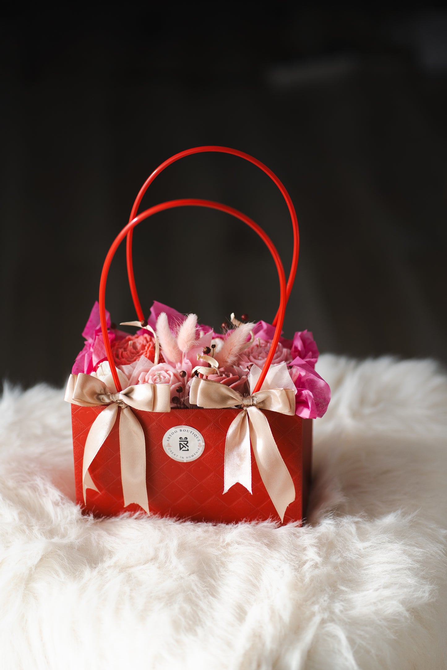 Buchet de flori în cutie tip poșetă cu lumânări parfumate handmade