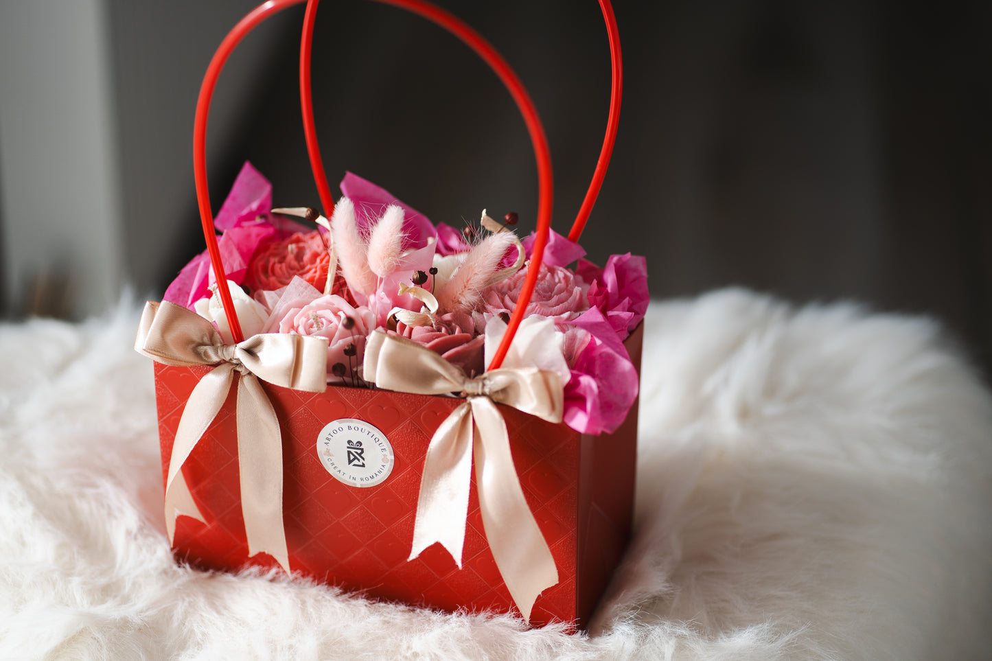 Buchet de flori în cutie tip poșetă cu lumânări parfumate handmade