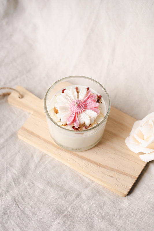 Lumânare parfumată din ceară de soia – în pahar de sticlă