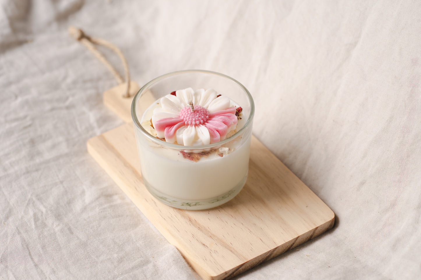 Lumânare parfumată din ceară de soia – în pahar de sticlă