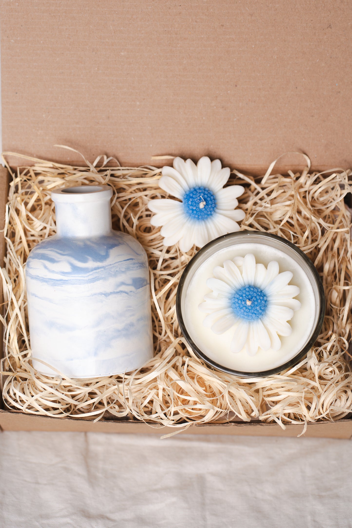 Set cadou handmade – vază ceramică și lumânare parfumată