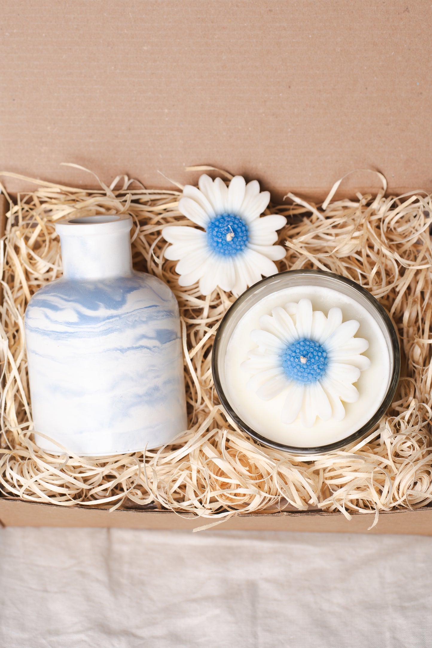 Set cadou handmade – vază ceramică și lumânare parfumată