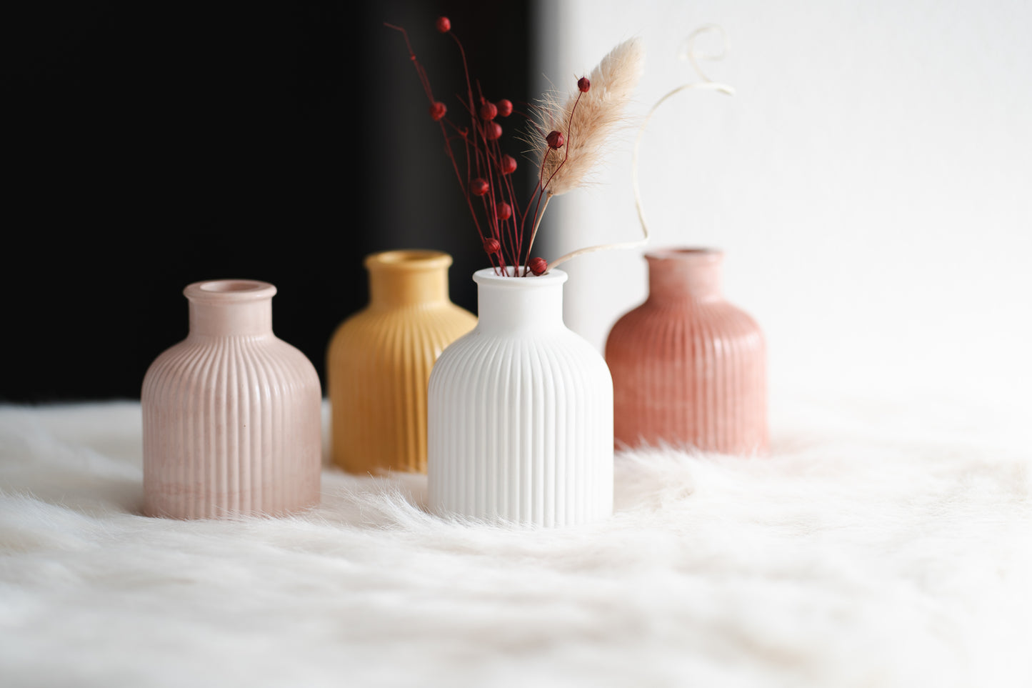 Vază decorativă din ceramică - design minimalist, turnată manual | Ideală pentru flori uscate