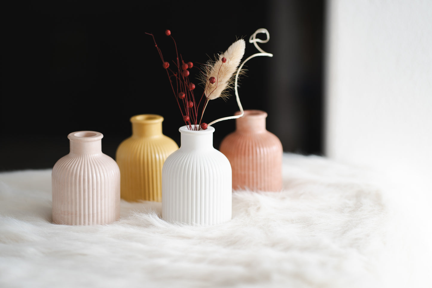 Vază decorativă din ceramică - design minimalist, turnată manual | Ideală pentru flori uscate