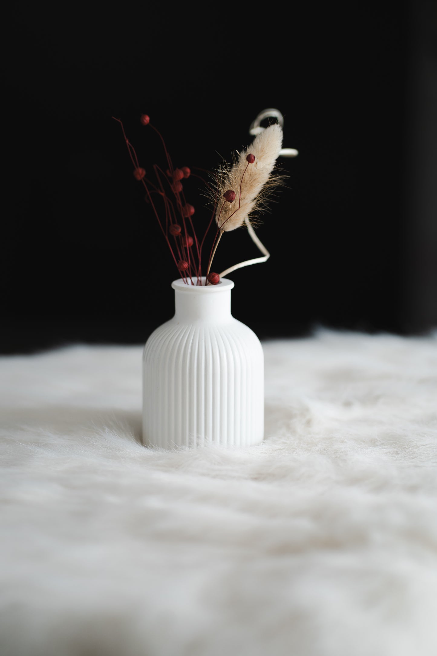 Vază decorativă din ceramică - design minimalist, turnată manual | Ideală pentru flori uscate