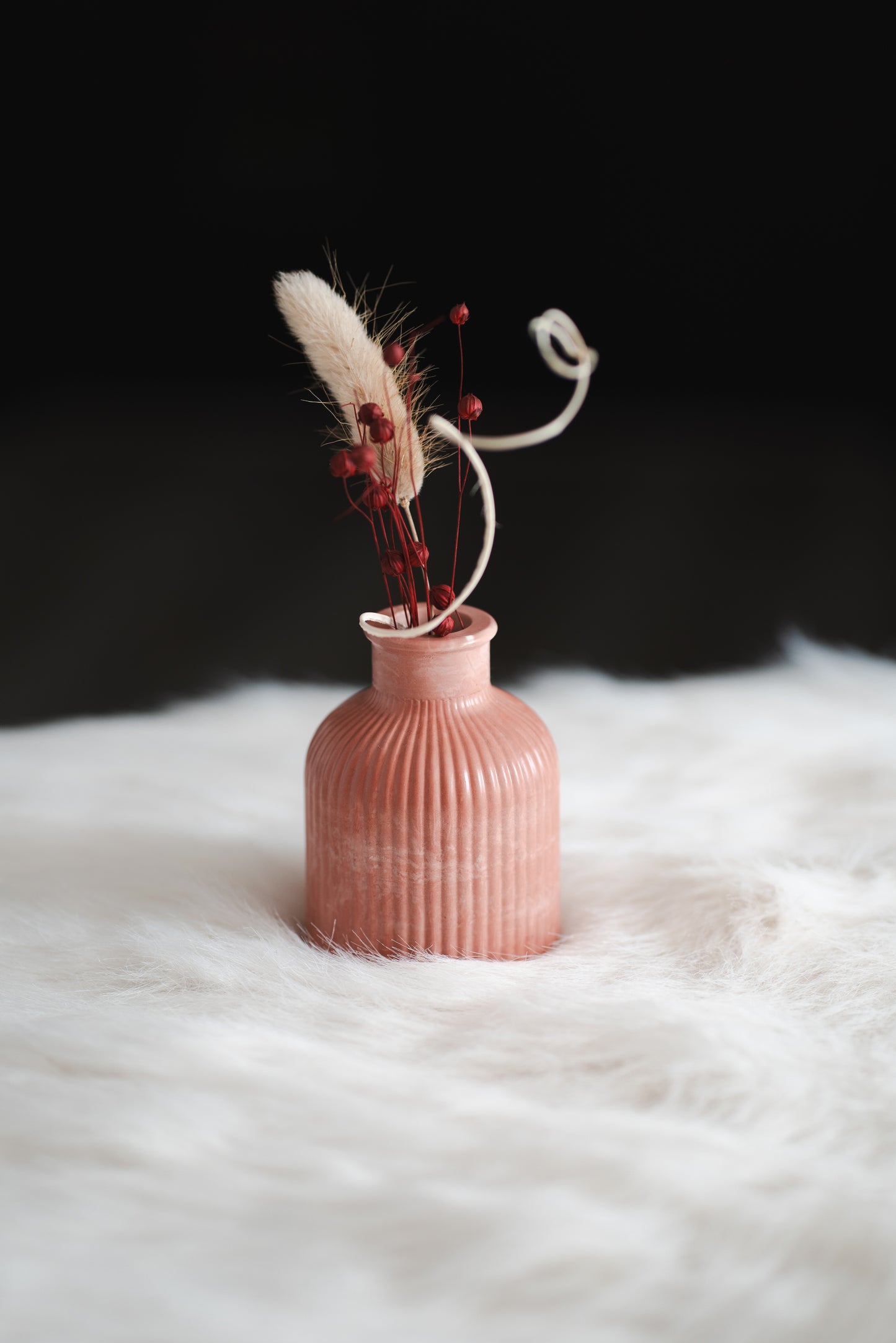 Vază decorativă din ceramică - design minimalist, turnată manual | Ideală pentru flori uscate