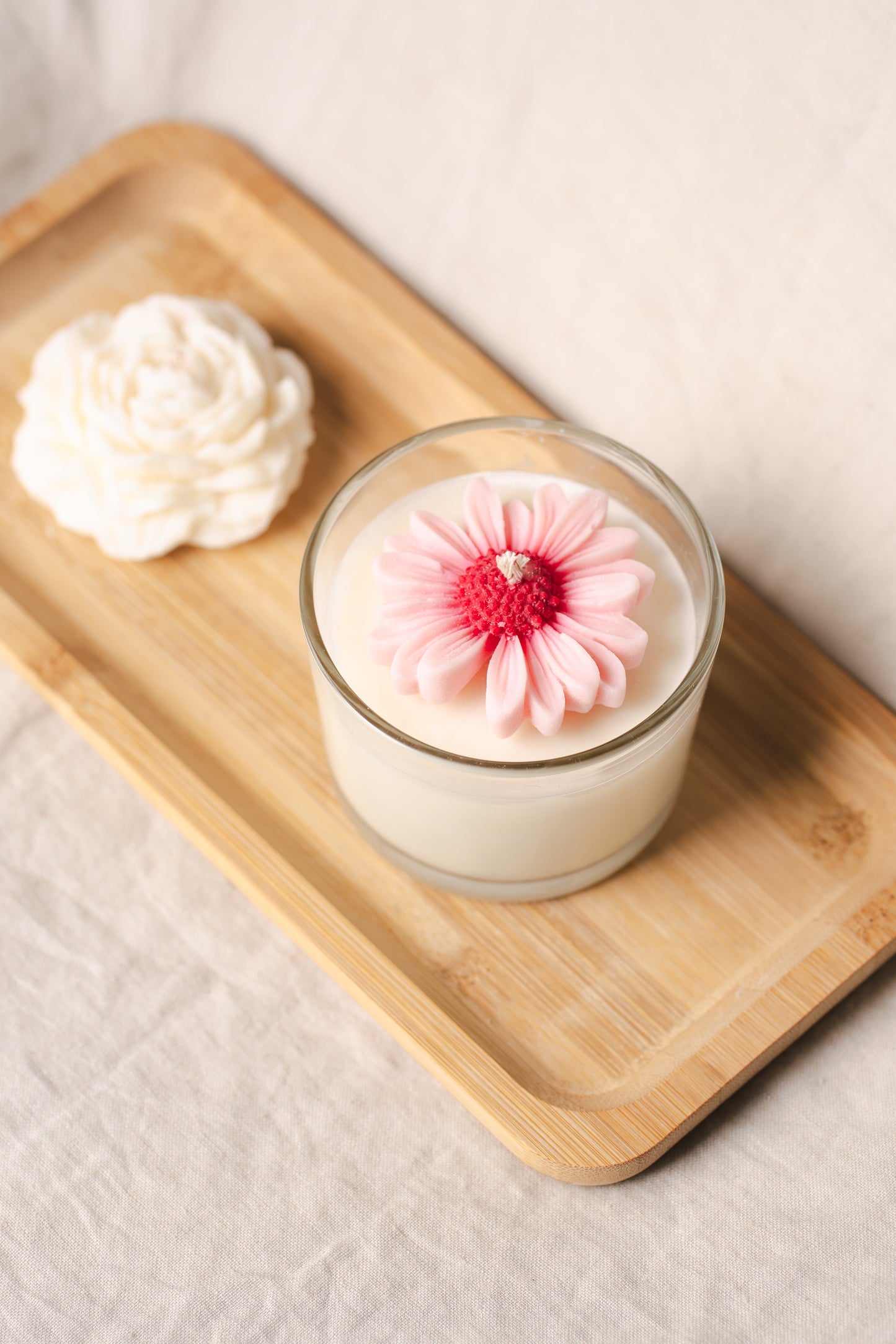 Lumânare parfumată din ceară de soia – în pahar de sticlă