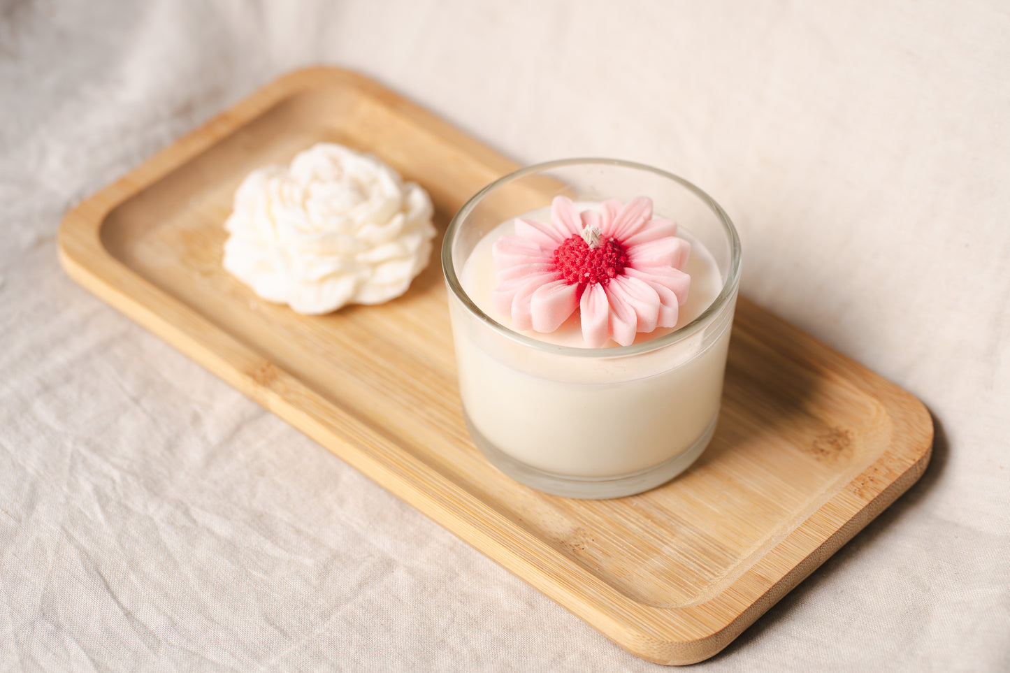 Lumânare parfumată din ceară de soia – în pahar de sticlă