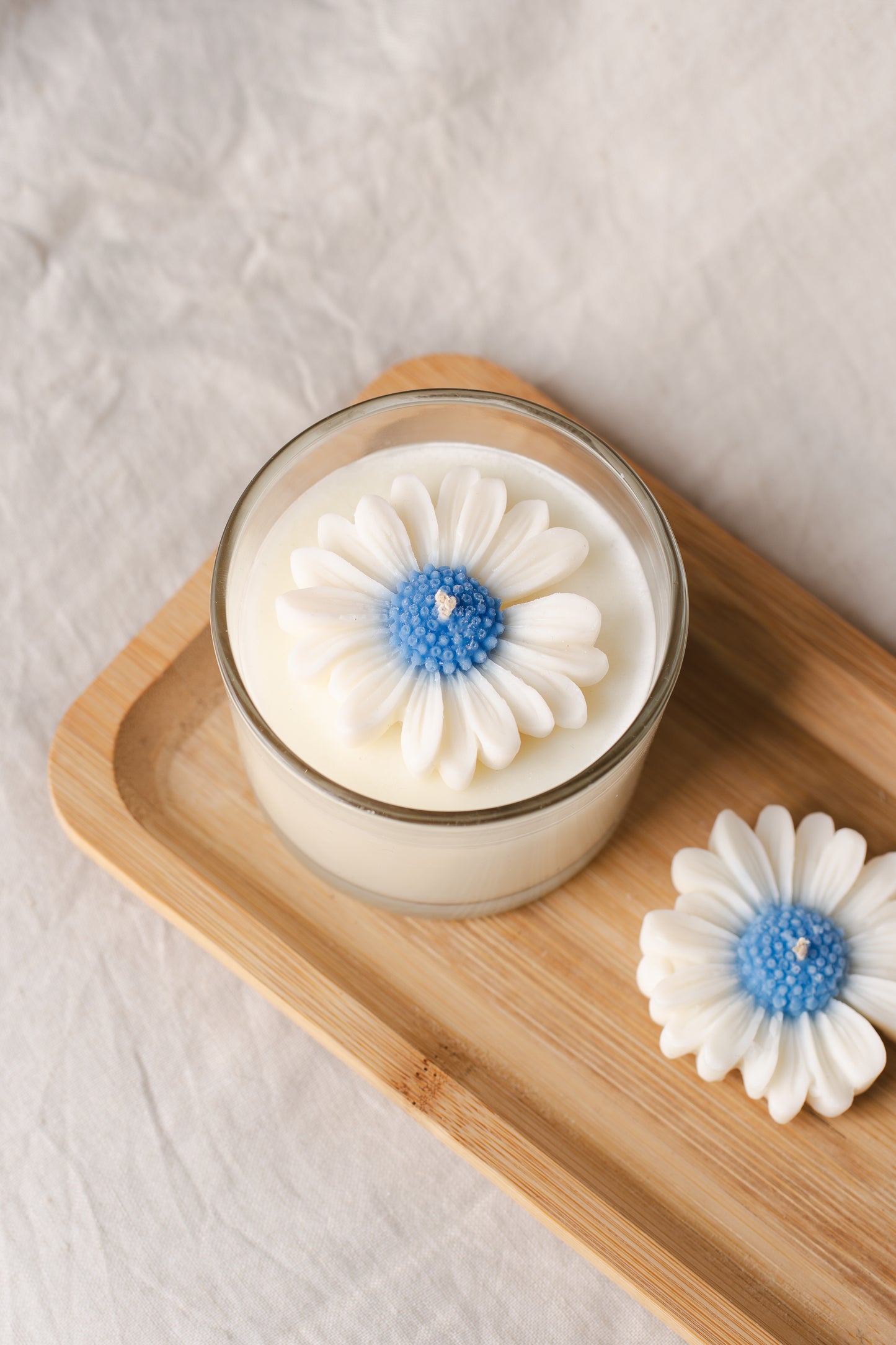 Lumânare parfumată din ceară de soia – în pahar de sticlă