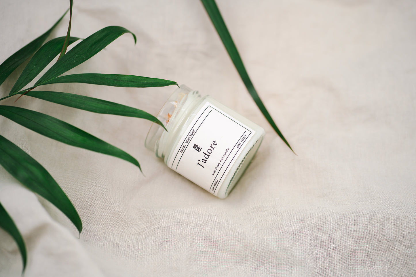 Lumânare parfumată „J’adore” – din ceară naturală de soia, în borcan