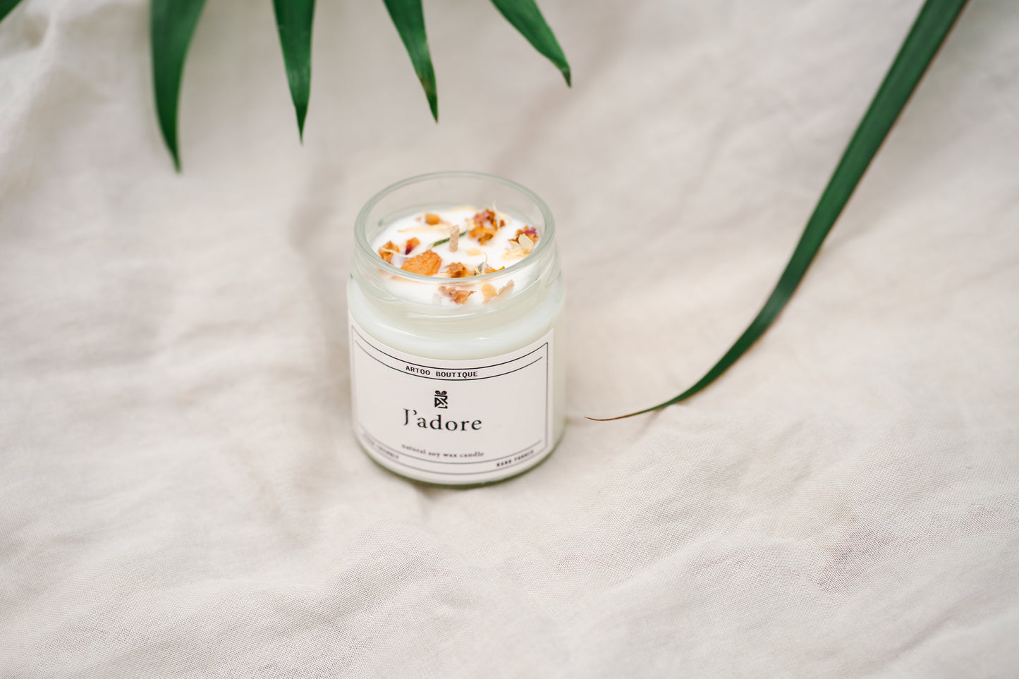 Lumânare parfumată „J’adore” – din ceară naturală de soia, în borcan