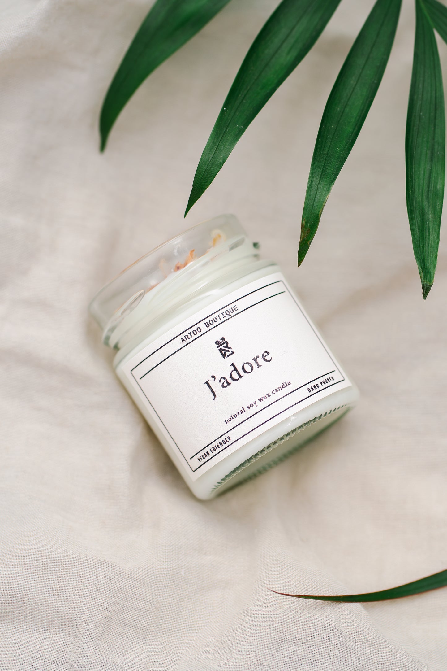 Lumânare parfumată „J’adore” – din ceară naturală de soia, în borcan