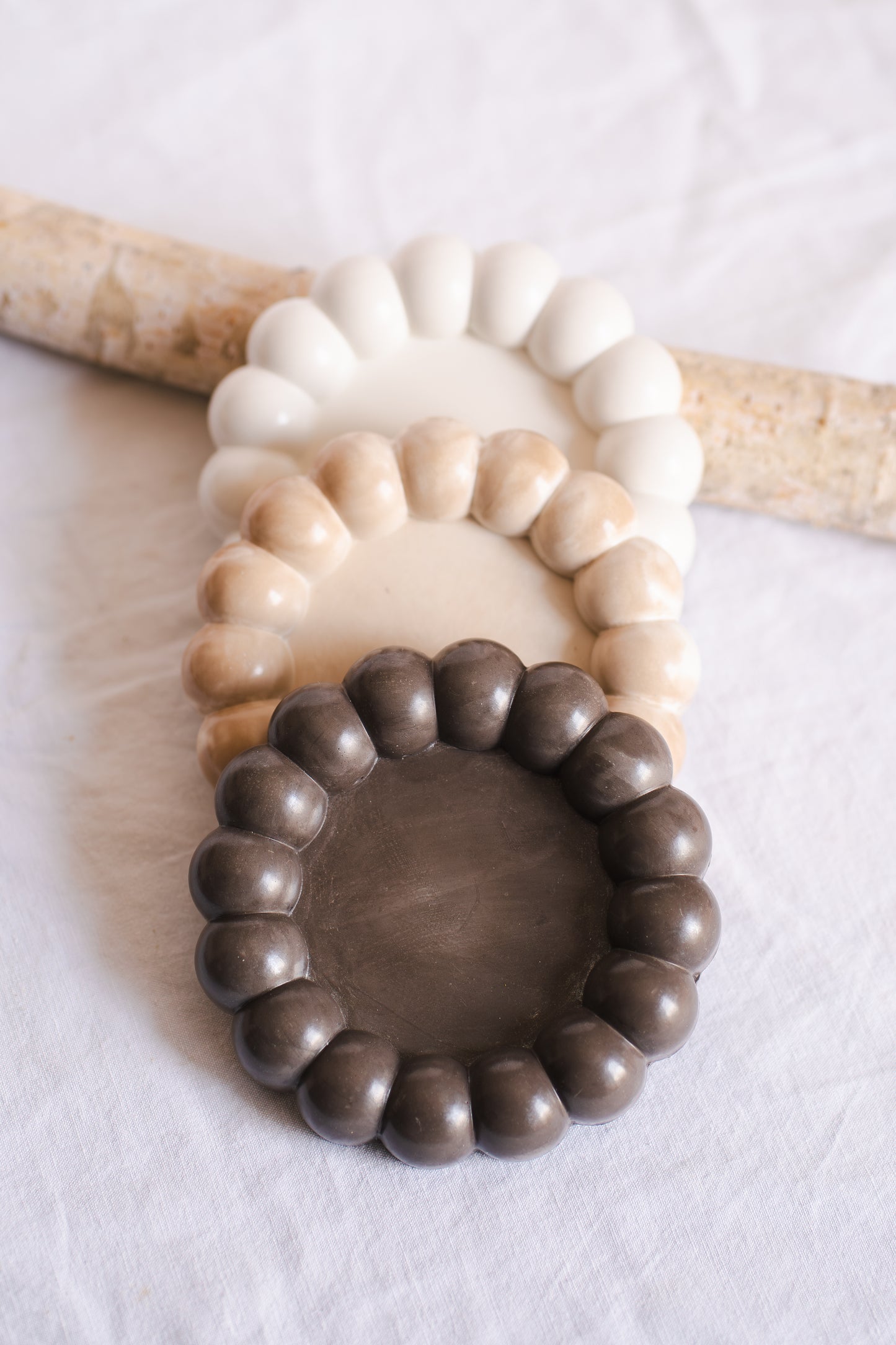 Tavă ceramică – design modern, realizată manual