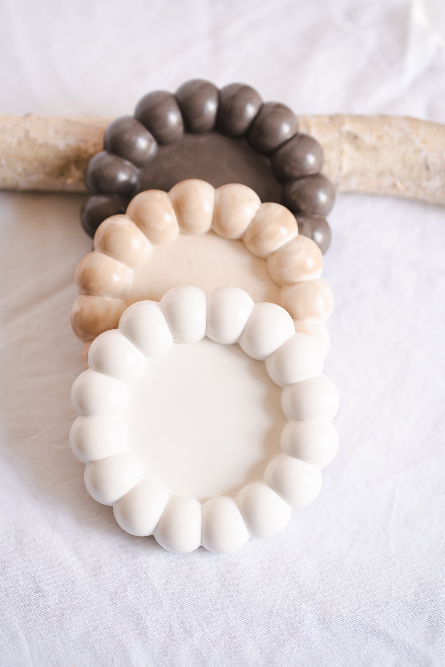 Tavă ceramică – design modern, realizată manual