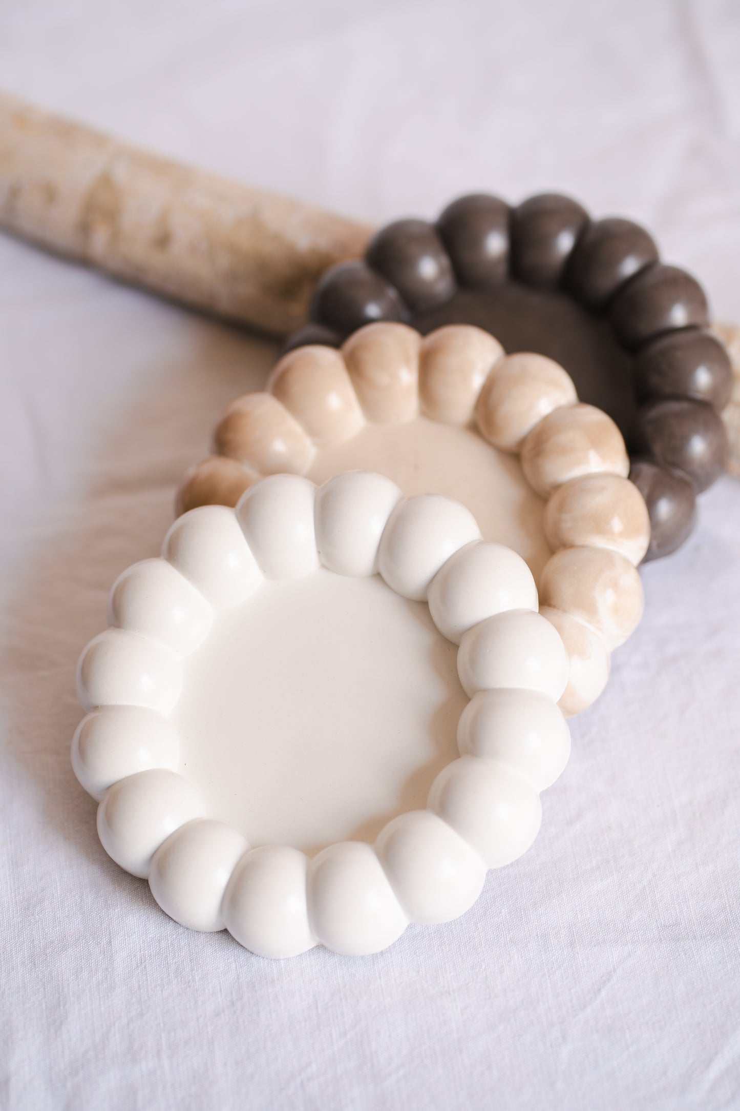 Tavă ceramică – design modern, realizată manual