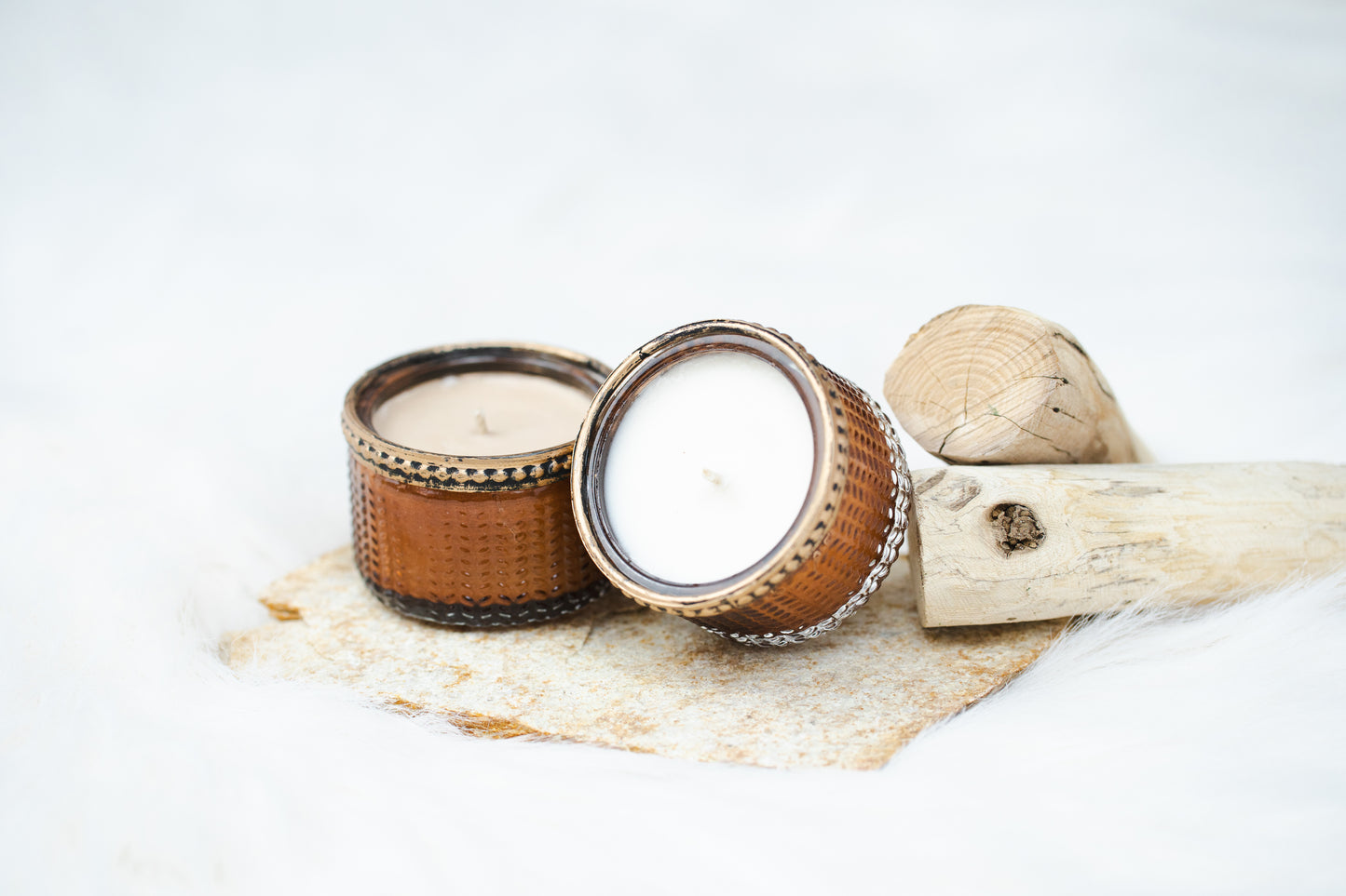 Lumânare parfumată din ceară naturală de soia – recipient din sticlă vintage, maro