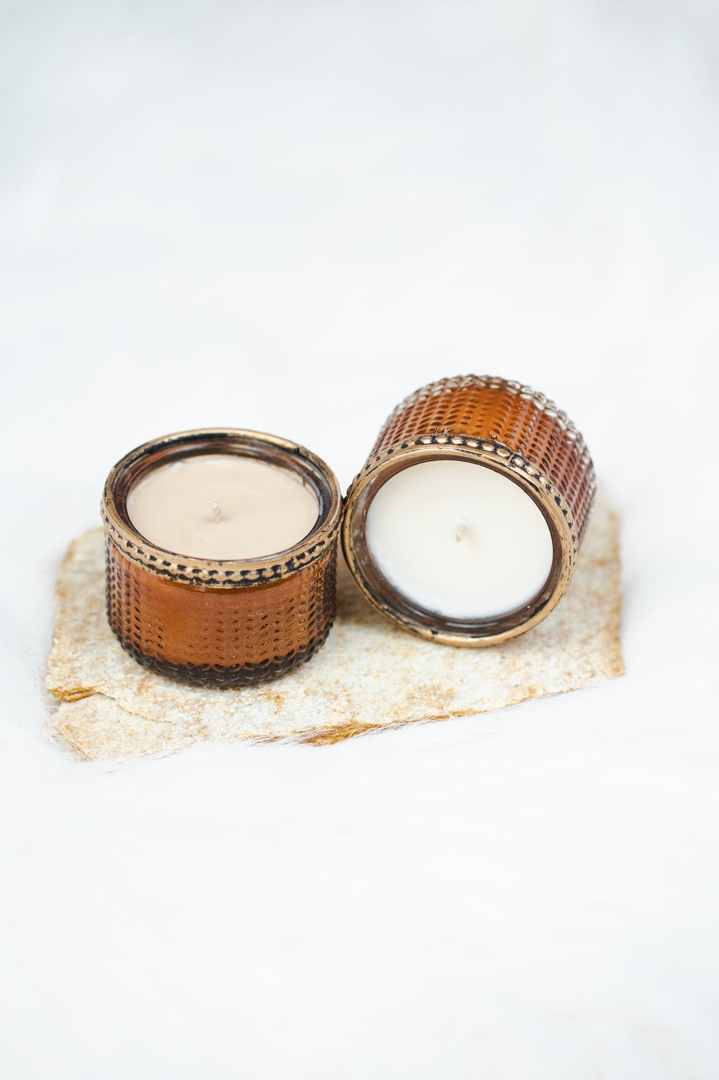 Lumânare parfumată din ceară naturală de soia – recipient din sticlă vintage, maro