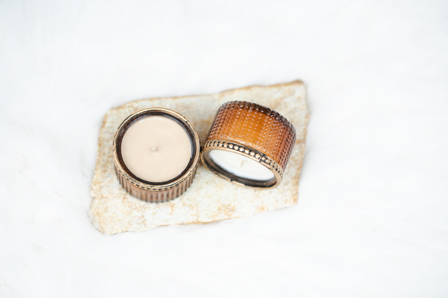 Lumânare parfumată din ceară naturală de soia – recipient din sticlă vintage, maro