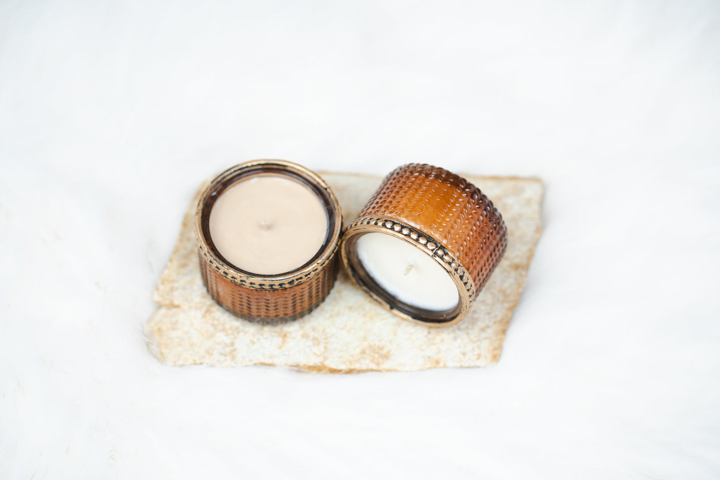 Lumânare parfumată din ceară naturală de soia – recipient din sticlă vintage, maro