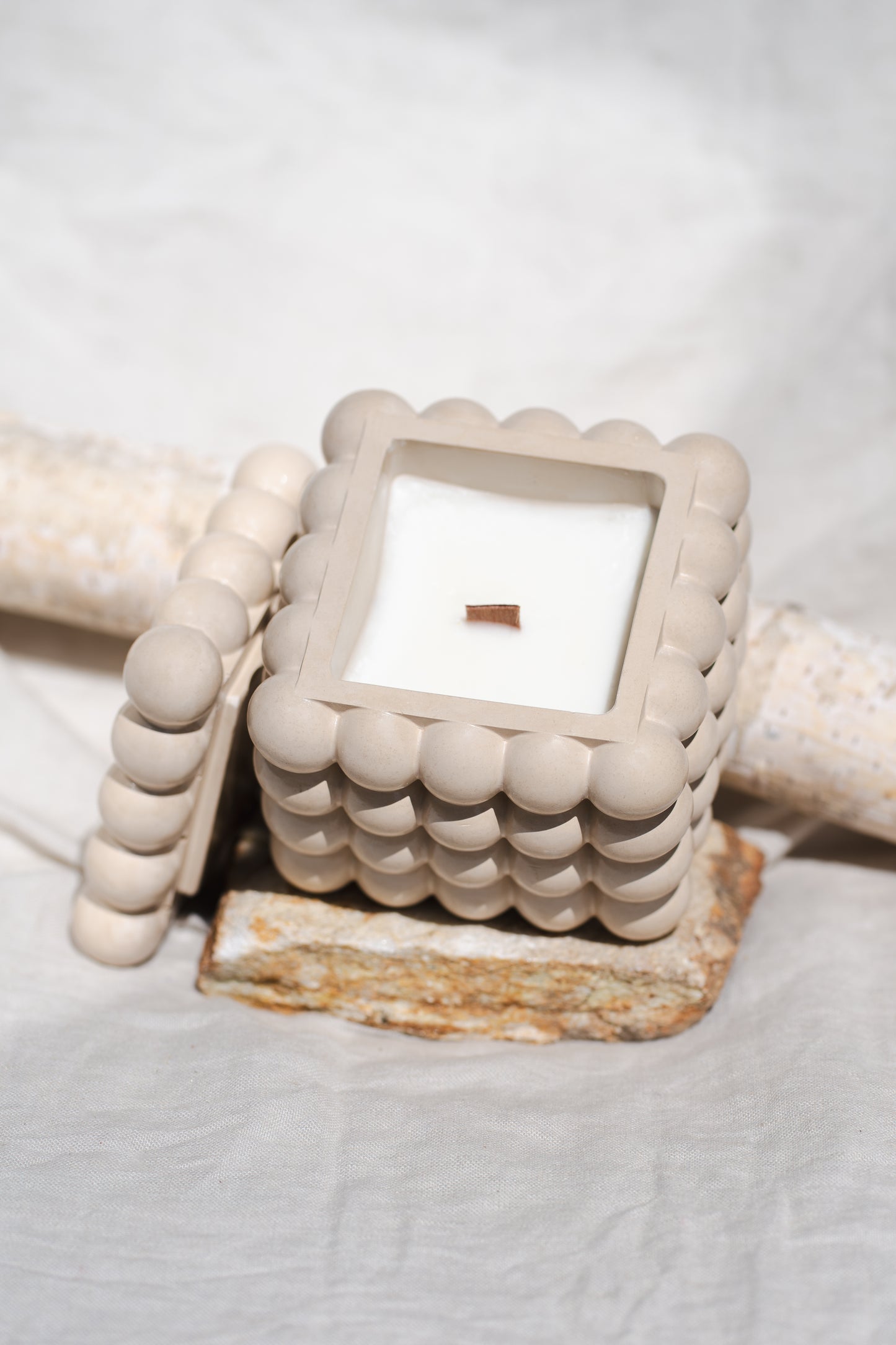 Lumânare parfumată din ceară de soia – Recipient ceramic