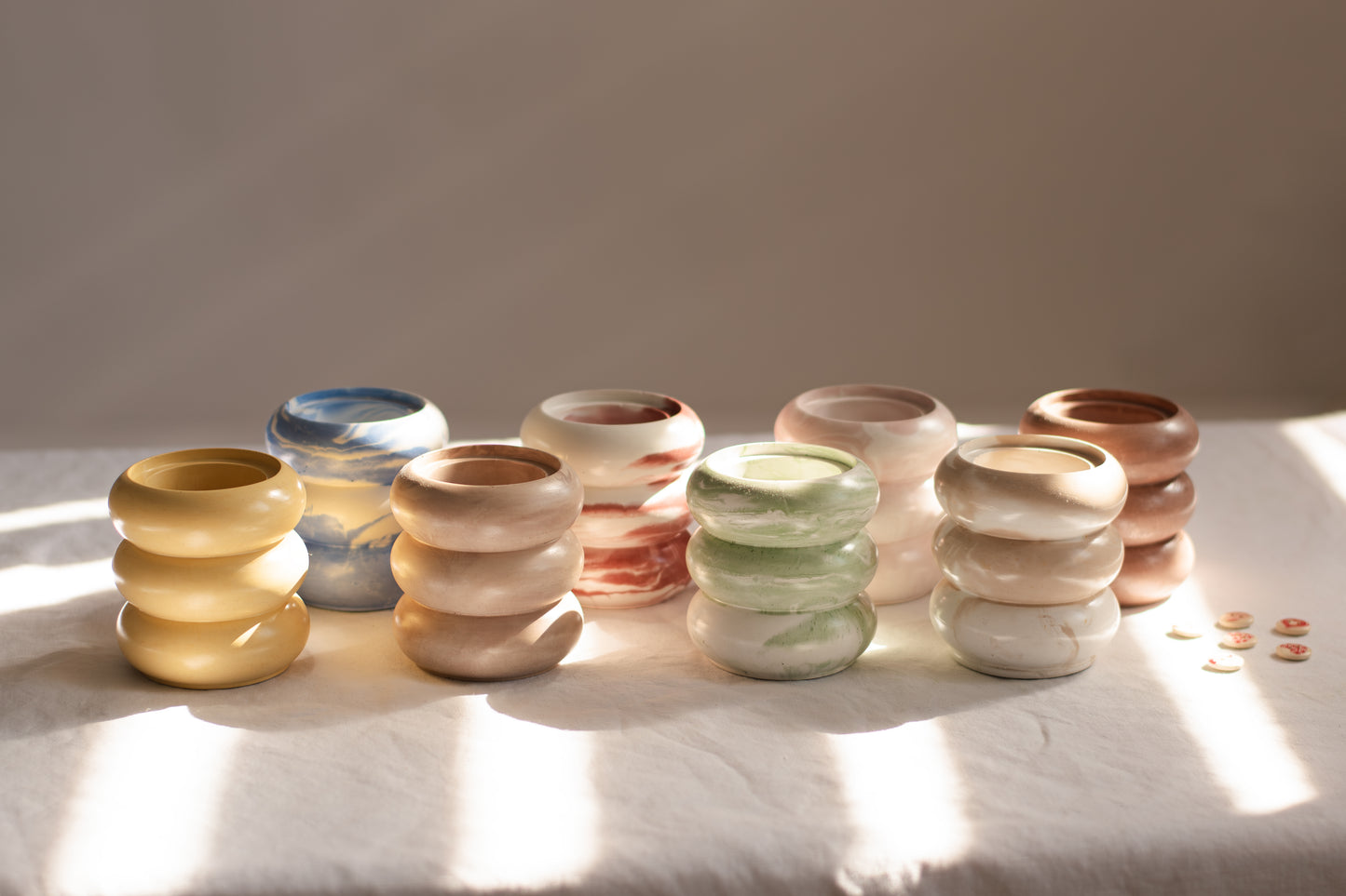 Lumânare parfumată din ceară de soia – recipient ceramic handmade, design minimalist