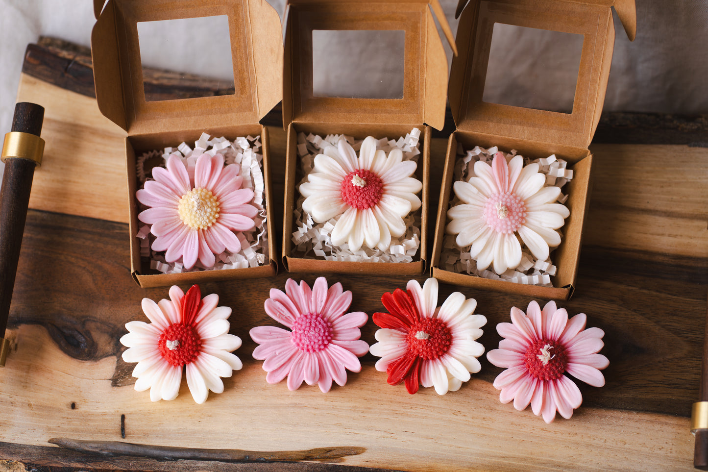 Mărturii nuntă și botez – Lumânări florale parfumate din ceară de soia, lucrate manual