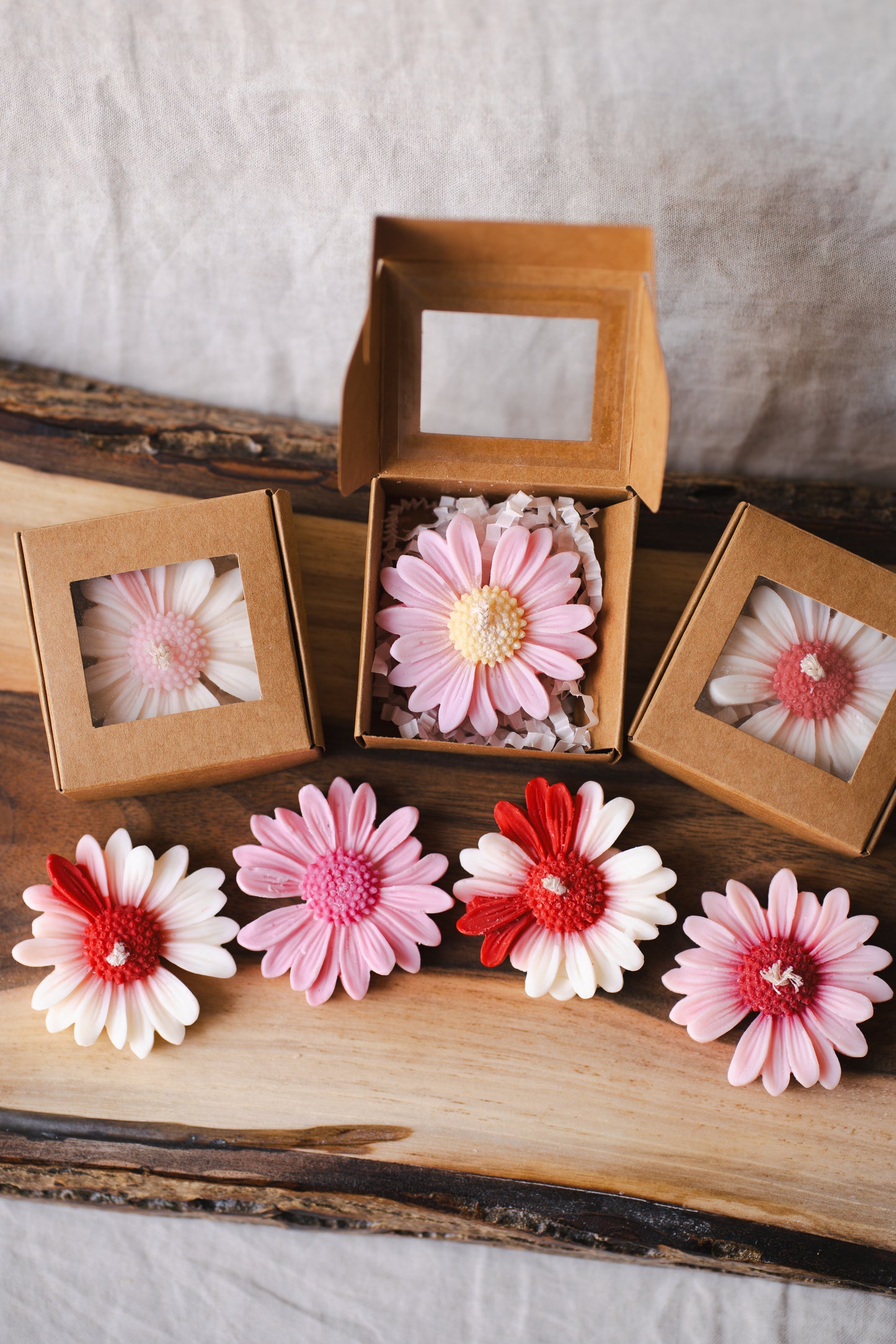 Mărturii nuntă și botez – Lumânări florale parfumate din ceară de soia, lucrate manual